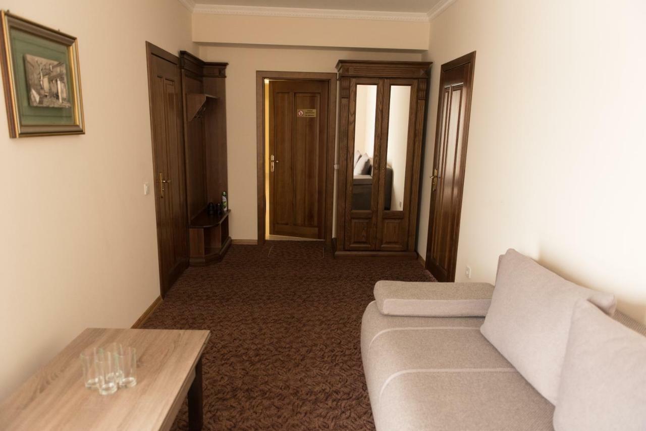 Hotel Korona Kolybayevka Экстерьер фото